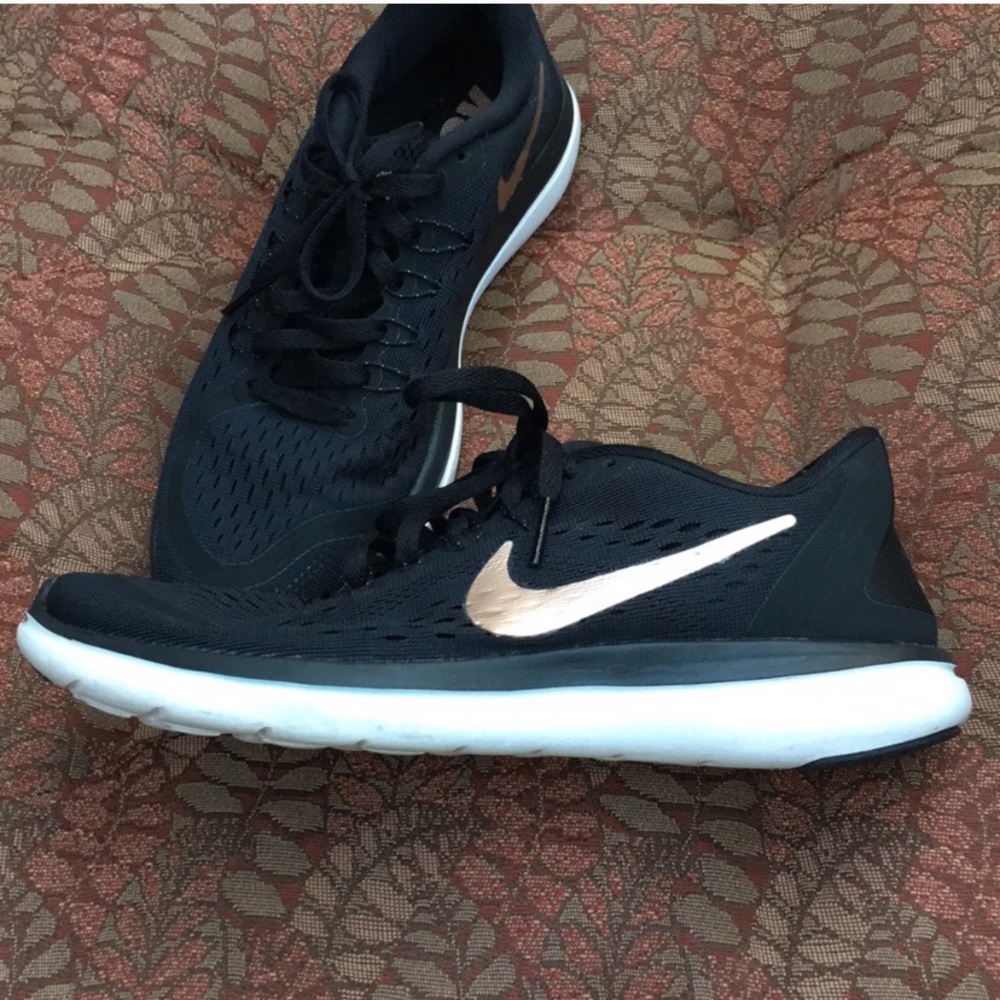 SIZE 7 NIKE FREE RUN (only worn once)